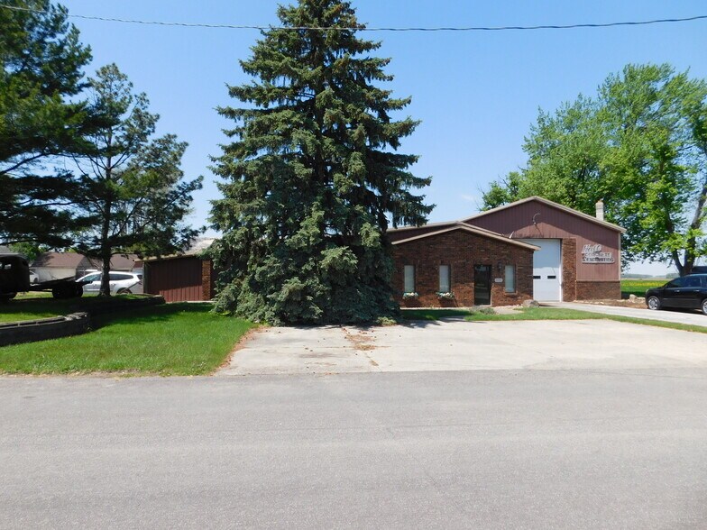 109 N Harrison St, Leesburg, IN à vendre - Photo de l’immeuble – Image 3 sur 15