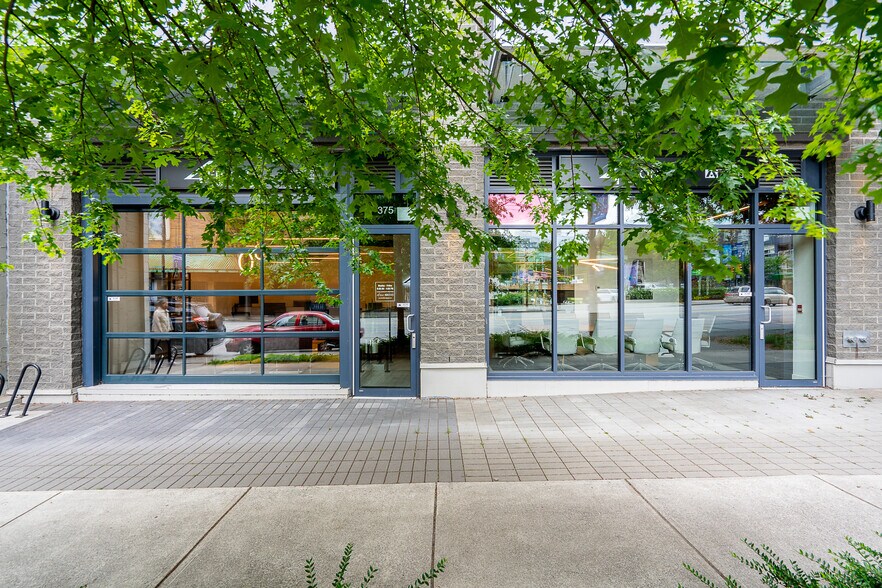 379 E Broadway, Vancouver, BC à vendre - Photo de l’immeuble – Image 2 sur 12
