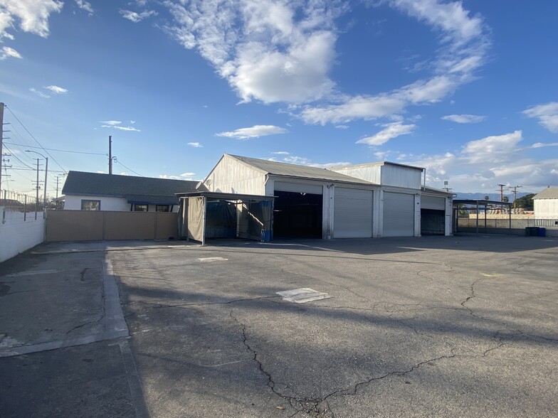 321-359 E Front St, Covina, CA à louer - Photo de l’immeuble – Image 1 sur 9