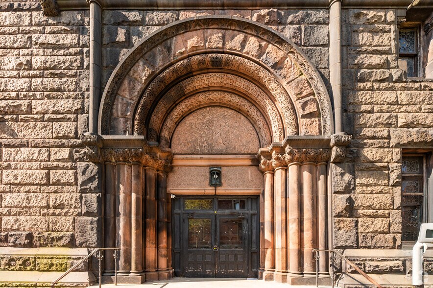 230 Lenox Ave, New York, NY à vendre - Photo de l’immeuble – Image 3 sur 4