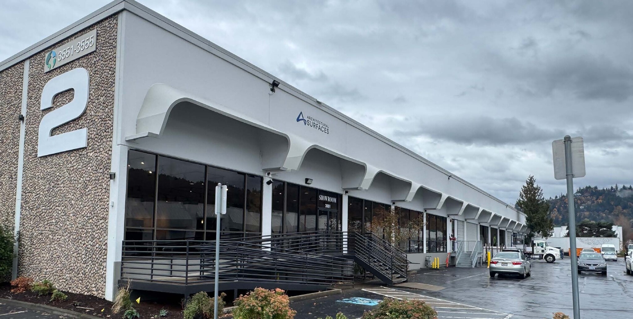 3571-3599 NW Yeon Ave, Portland, OR à louer Photo de l’immeuble– Image 1 sur 4