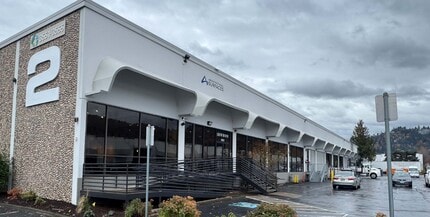 3571-3599 NW Yeon Ave, Portland, OR à louer Photo de l’immeuble– Image 1 sur 4