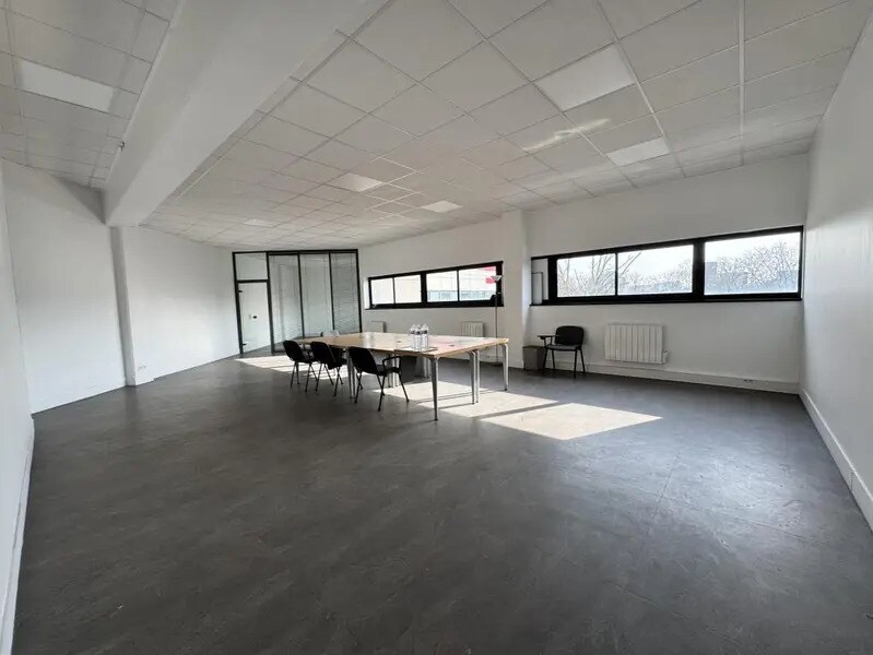 Bureau dans Saint-Denis à louer Photo de l’immeuble– Image 1 sur 14
