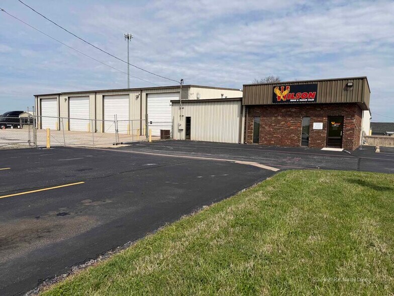 3755 E Kearney St, Springfield, MO à louer - Photo principale – Image 1 sur 32