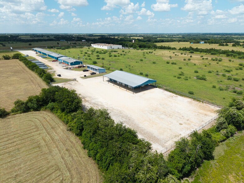 945 Huser Blvd, Schulenburg, TX à louer - Photo de l’immeuble – Image 3 sur 25