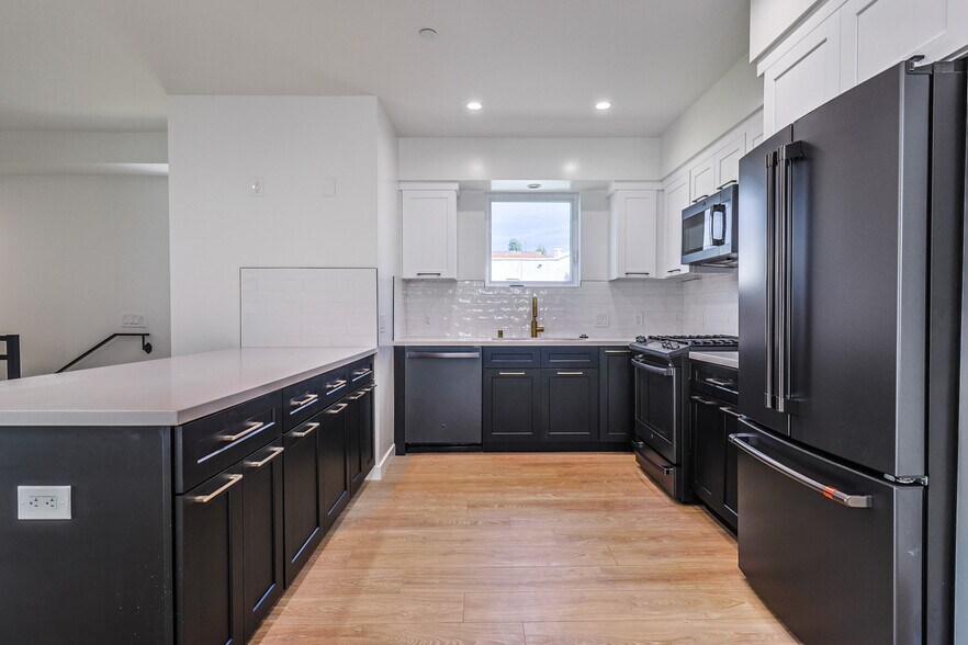 1227 N June St, West Hollywood, CA à vendre - Photo de l’immeuble – Image 3 sur 33