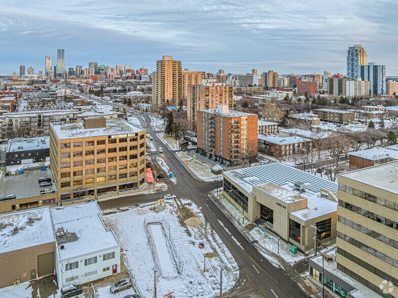 12315 Stony Plain Rd NW, Edmonton, AB à louer - Aérien – Image 3 sur 7