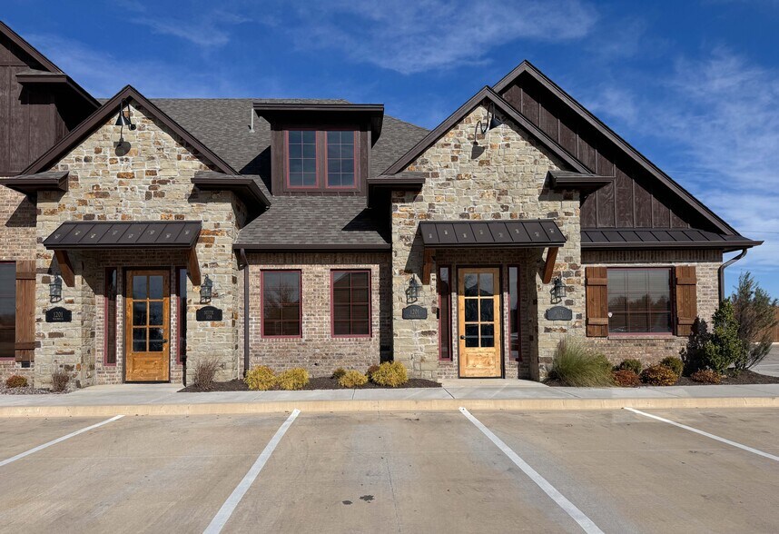 1111 Magnolia Ct, Moore, OK à louer - Photo de l’immeuble – Image 2 sur 12