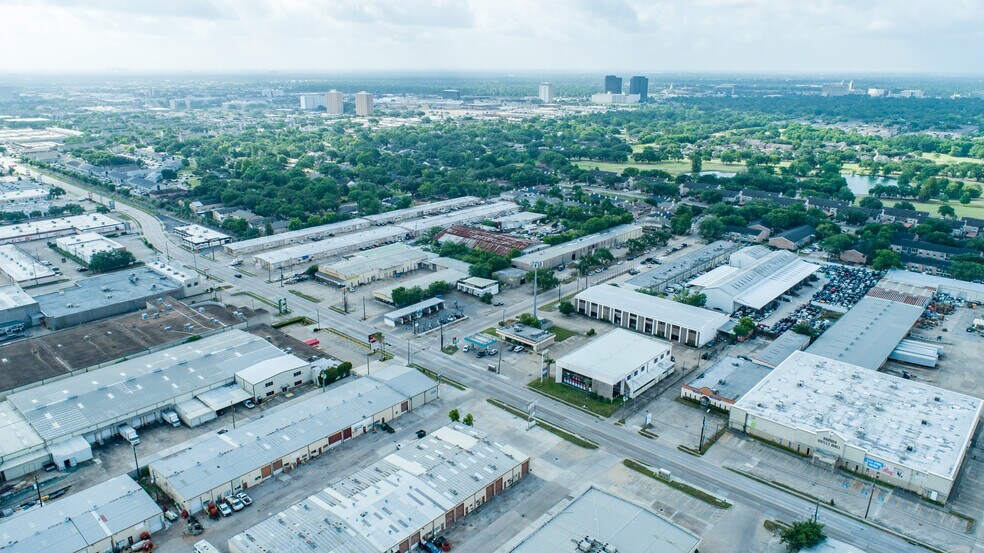 9325 Harwin Dr, Houston, TX à vendre - Photo de l’immeuble – Image 2 sur 4