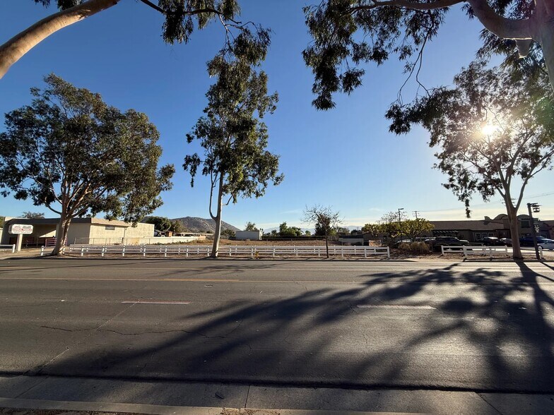 866 6th St, Norco, CA à vendre - Photo de l’immeuble – Image 3 sur 4