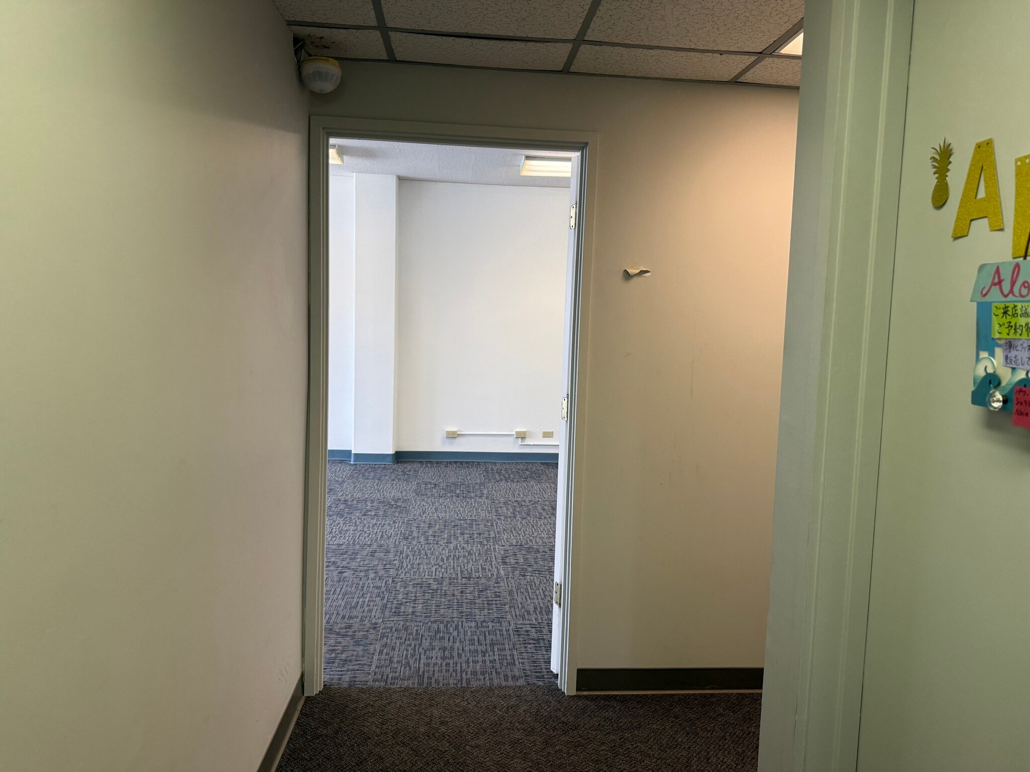 307 Lewers St, Honolulu, HI à louer Photo intérieure– Image 1 sur 12