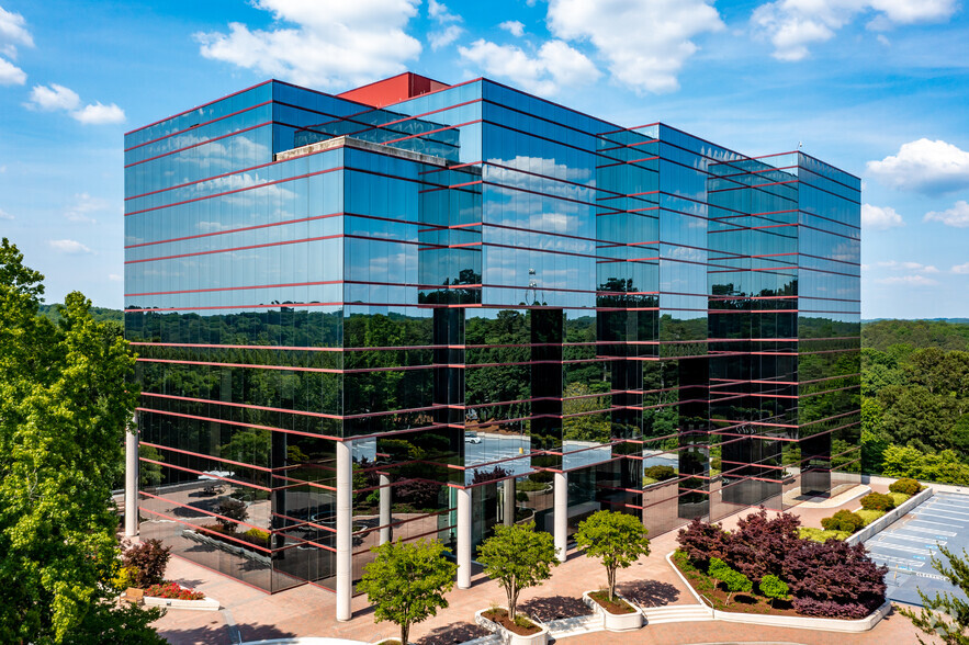 9040 Roswell Rd, Atlanta, GA à louer - Photo de l’immeuble – Image 2 sur 16
