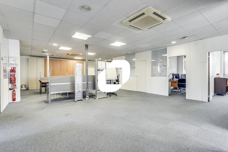Bureau dans Neuilly-Plaisance à louer - Photo de l’immeuble – Image 3 sur 12