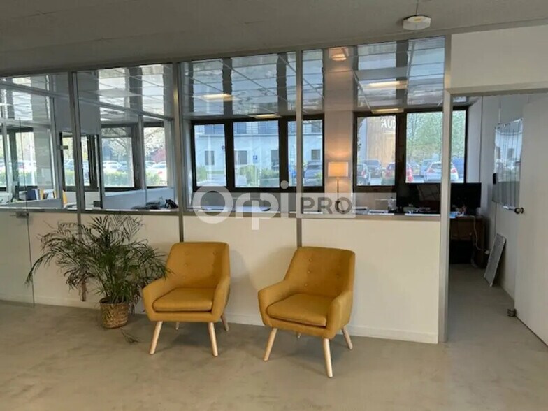 Local d’activités dans Reims à louer - Photo de l’immeuble – Image 3 sur 5