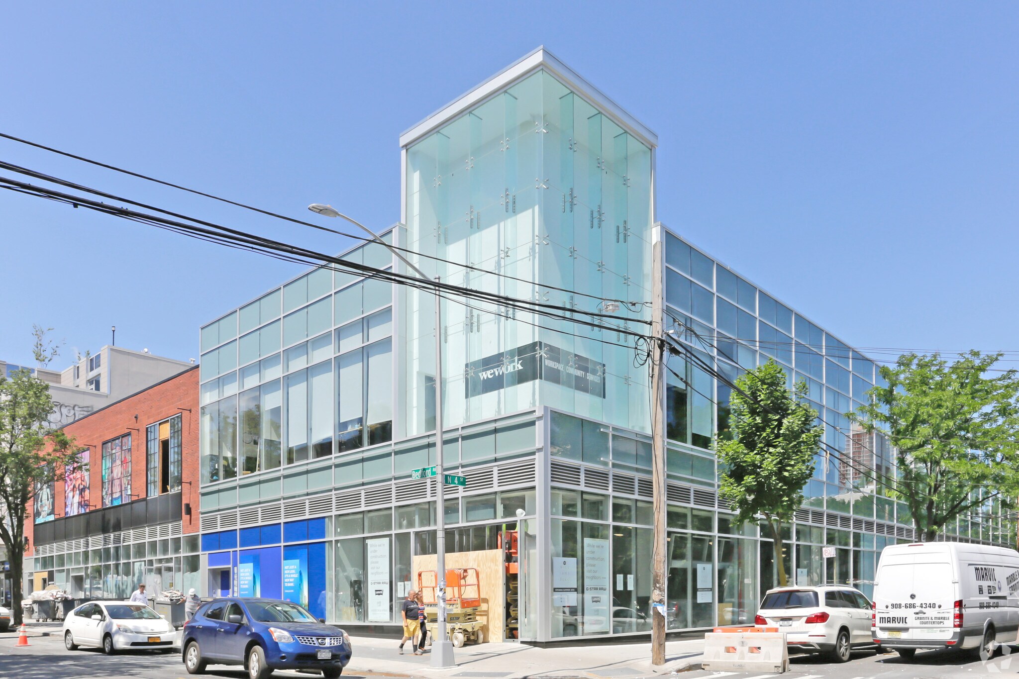 242 Bedford Ave, Brooklyn, NY à louer Photo principale– Image 1 sur 15