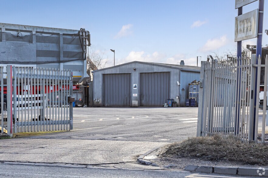 Oliver Clos, Grays à louer - Photo de l’immeuble – Image 2 sur 3