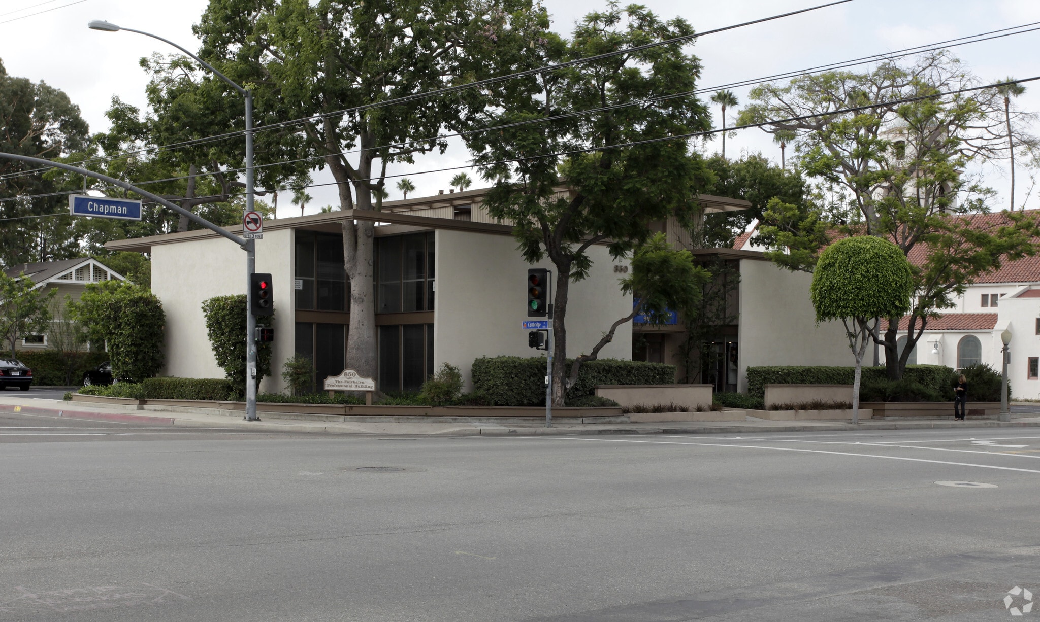 850 E Chapman Ave, Orange, CA à louer Photo principale– Image 1 sur 37