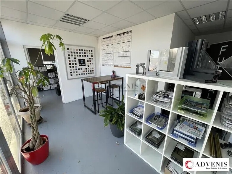 Local d’activités dans Pessac à louer - Photo de l’immeuble – Image 3 sur 11