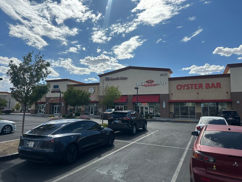 9635 Bermuda Rd, Las Vegas, NV à louer - Photo de l’immeuble – Image 2 sur 16