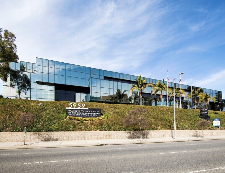 5959 Topanga Canyon Blvd, Woodland Hills, CA à louer - Photo principale – Image 1 sur 9
