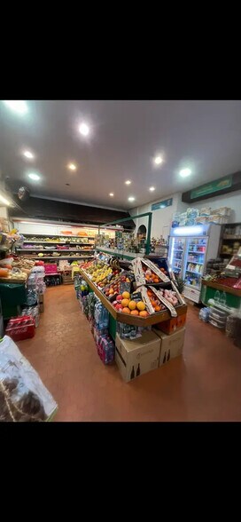 Local commercial dans Paris à louer - Photo de l’immeuble – Image 1 sur 2