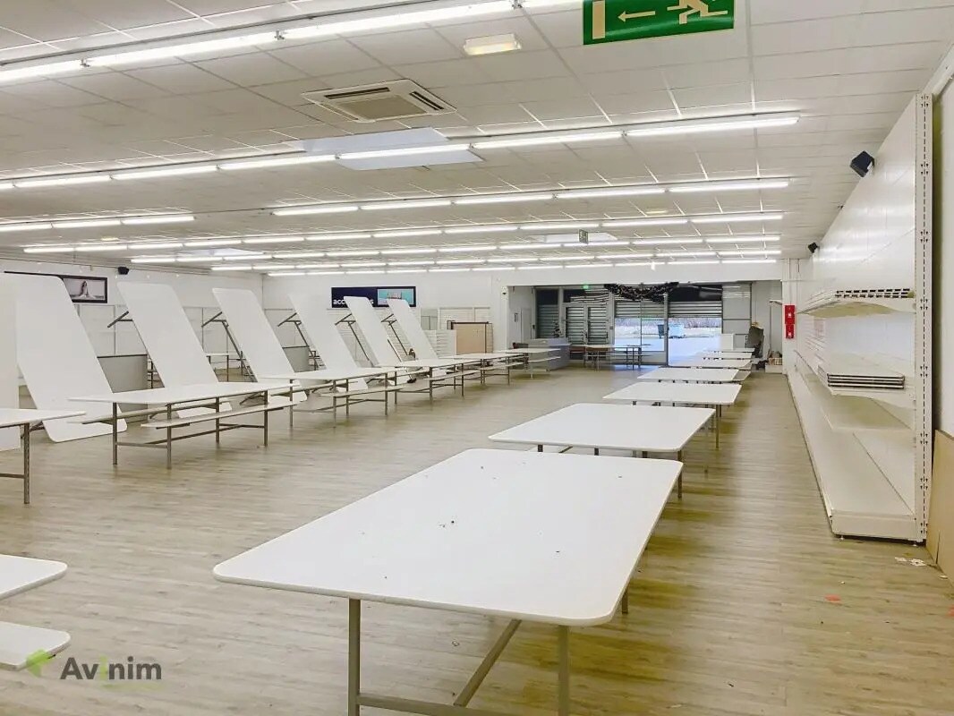 Local commercial dans Bruyères à louer Photo intérieure– Image 1 sur 8