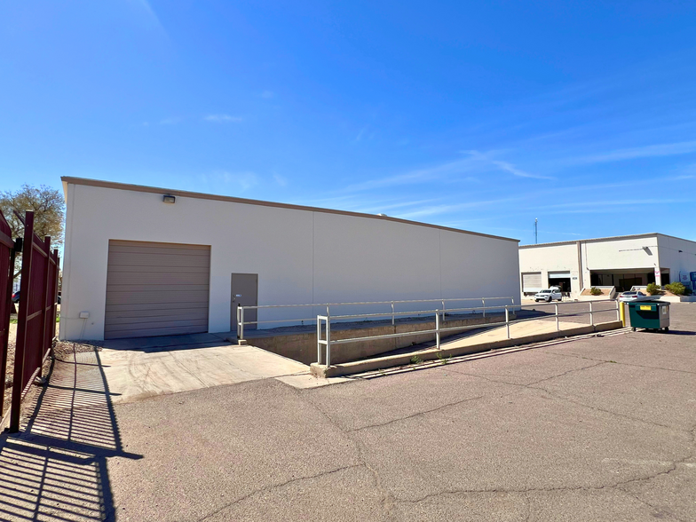 802 S 56th Ave, Phoenix, AZ à louer - Photo de l’immeuble – Image 3 sur 7