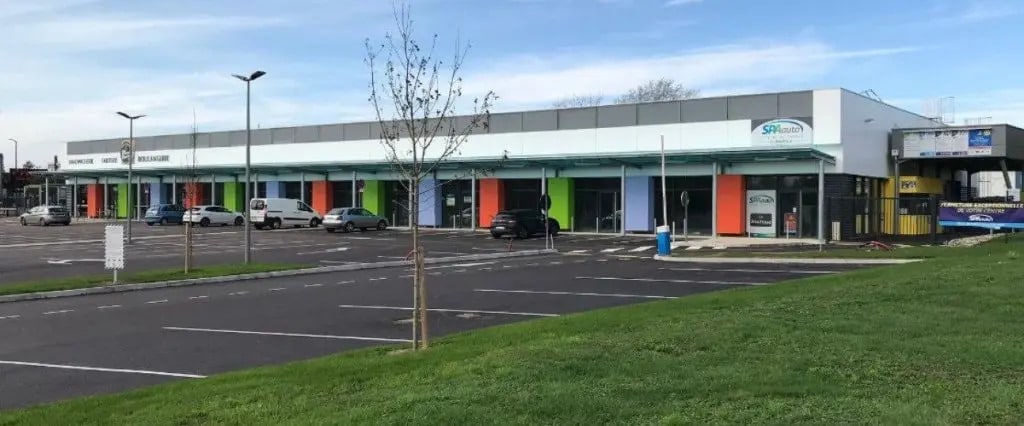 Local commercial dans Pont-Sainte-Marie à louer Photo de l’immeuble– Image 1 sur 6