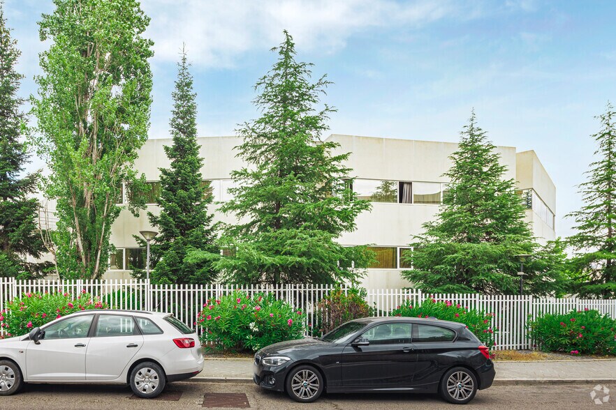 Ronda Poniente, 2, Tres Cantos, Madrid à louer - Photo de l’immeuble – Image 2 sur 5