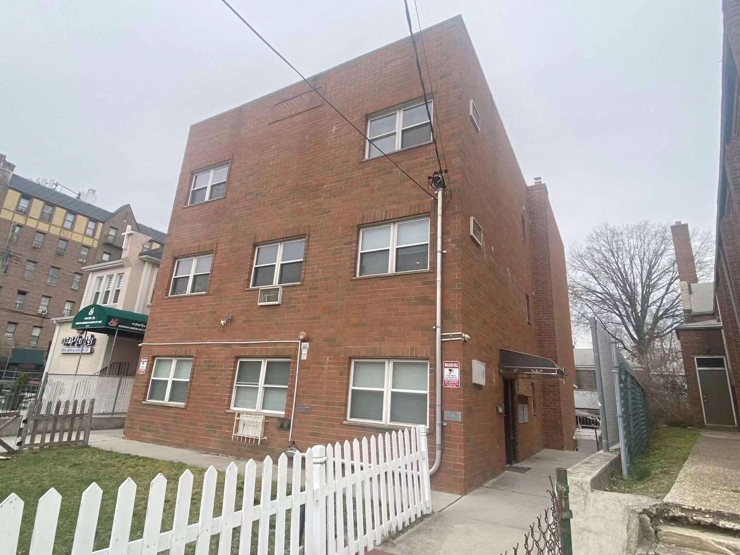 15605 Sanford Ave, Flushing, NY à vendre Photo principale– Image 1 sur 8