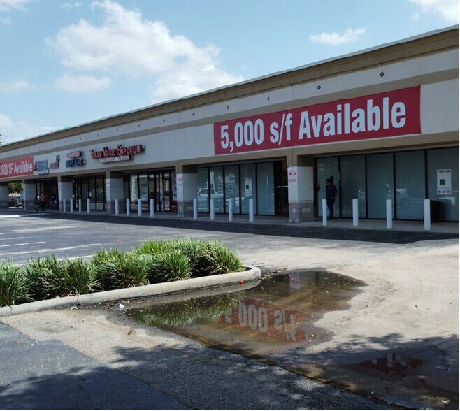 132-140 FM 1960 E, Houston, TX à louer - Photo de l’immeuble – Image 1 sur 3