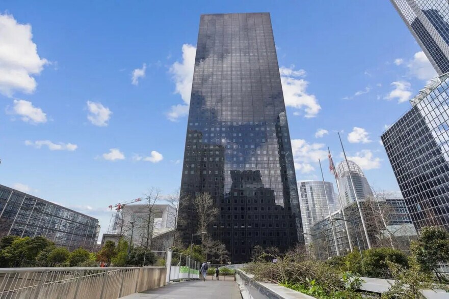 Bureau dans Courbevoie à louer - Photo de l’immeuble – Image 2 sur 12