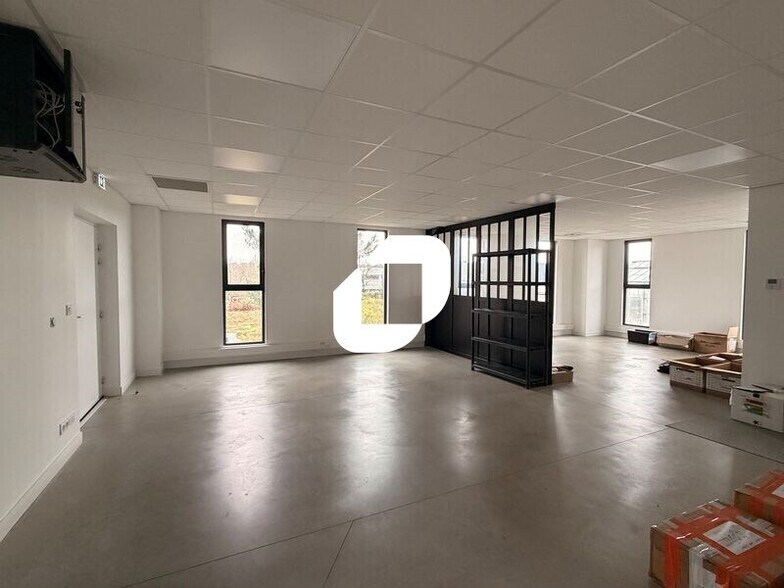 Local d’activités dans Martillac à louer - Photo de l’immeuble – Image 1 sur 5