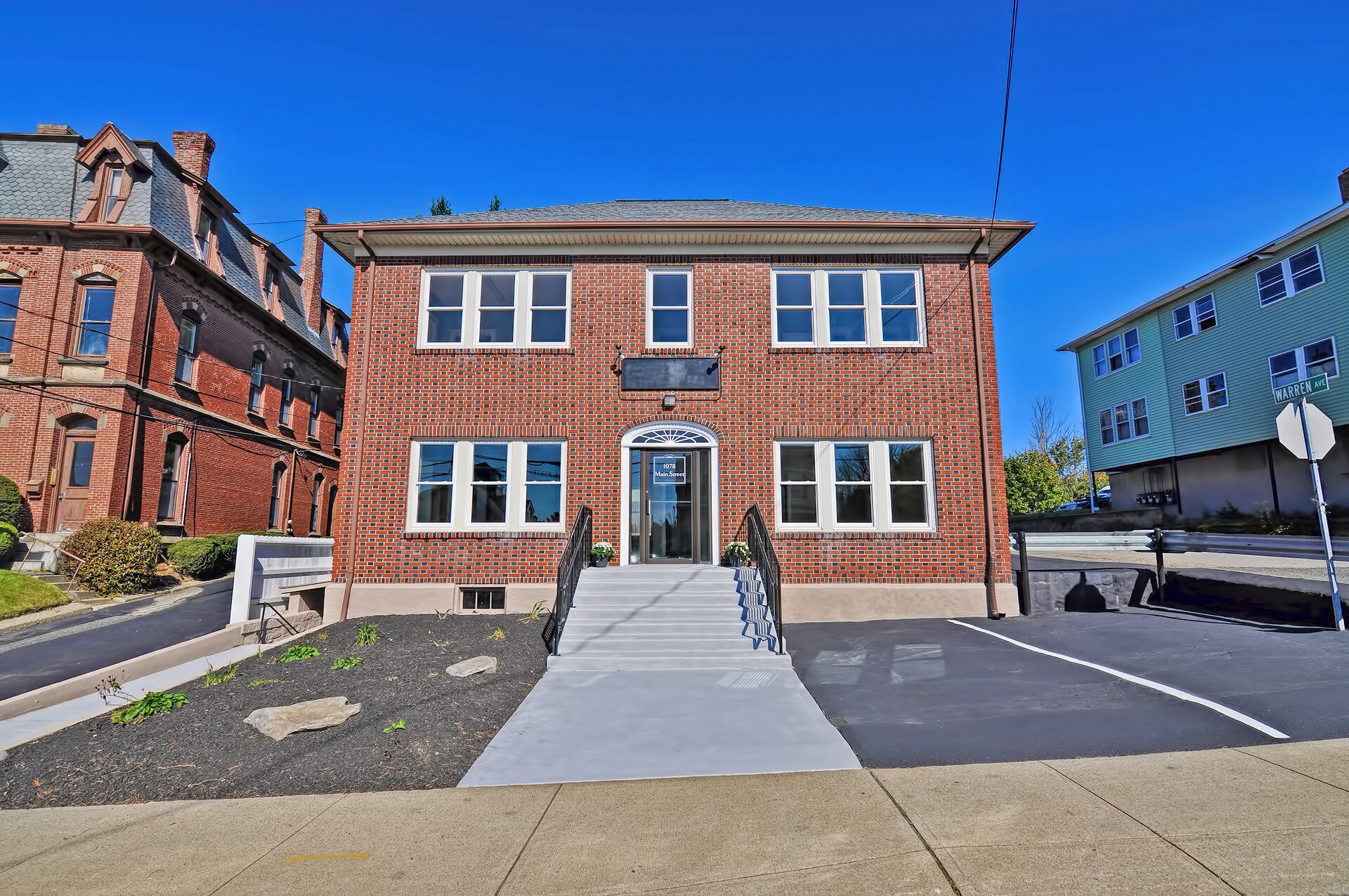 1078 Main St, Leicester, MA à louer Photo principale– Image 1 sur 51