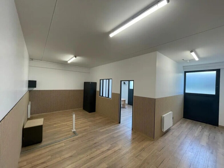 Local d’activités dans Herblay-sur-Seine à louer - Photo de l’immeuble – Image 2 sur 17