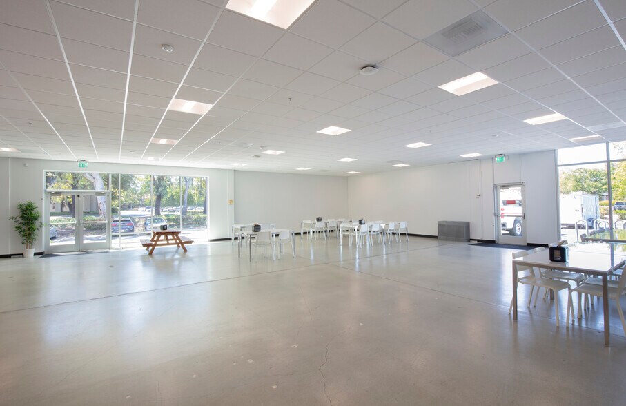 2711 N 1st St, San Jose, CA à louer - Photo intérieure – Image 2 sur 4