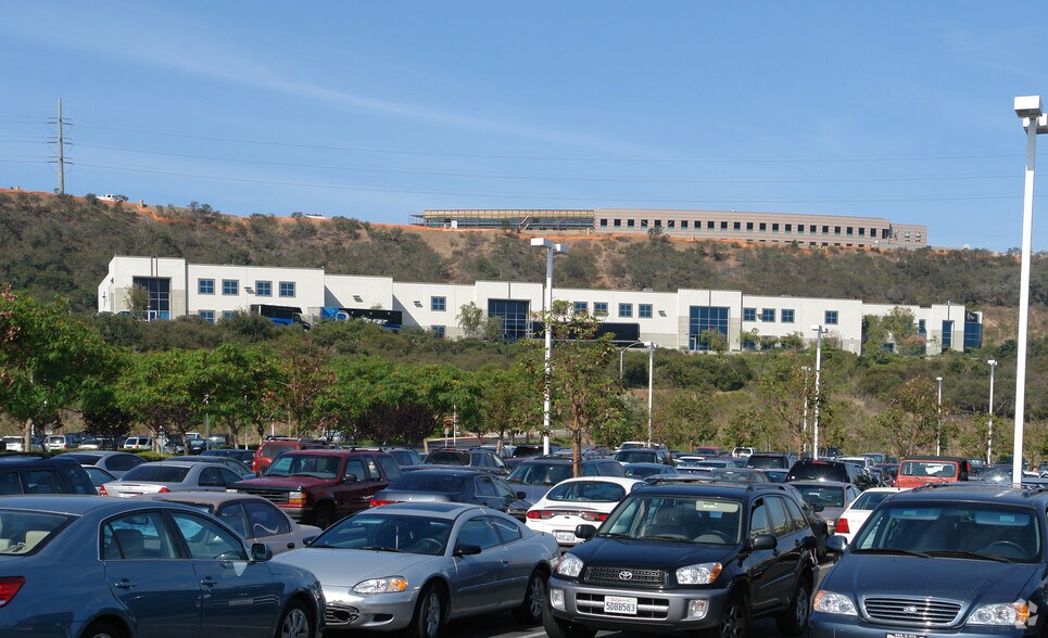 10637 Scripps Summit Ct, San Diego, CA à vendre - Photo de l’immeuble – Image 3 sur 8