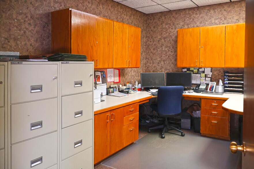 1350 E Lake Lansing Rd, East Lansing, MI à louer - Photo de l’immeuble – Image 3 sur 9