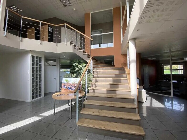 Bureau dans Franqueville-Saint-Pierre à louer - Photo de l’immeuble – Image 1 sur 5