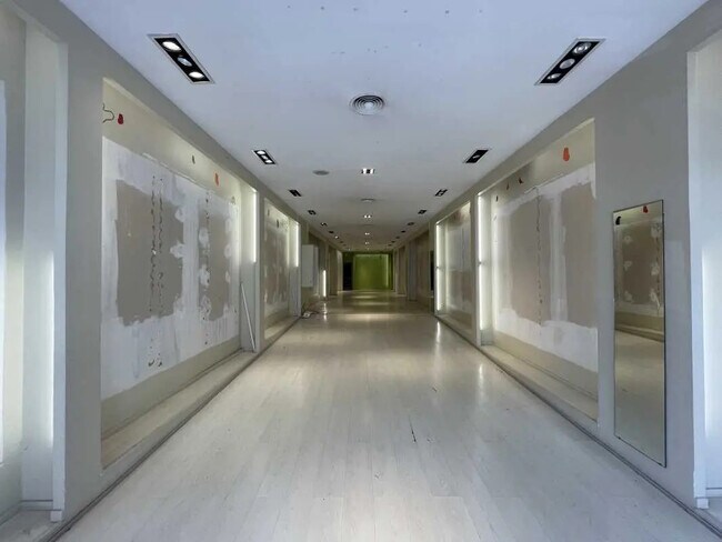 Plus de détails pour Local commercial à louer