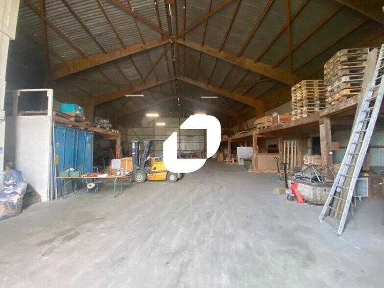 Local d’activités dans Bouconvillers à louer - Photo de l’immeuble – Image 1 sur 7