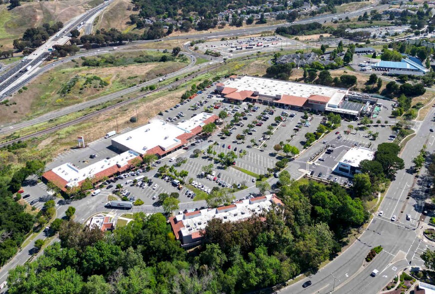1581 Sycamore Ave, Hercules, CA à vendre - Photo de l’immeuble – Image 3 sur 5