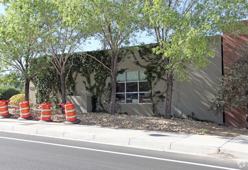 1020 Coal Ave SE, Albuquerque, NM à louer - Photo de l’immeuble – Image 2 sur 4