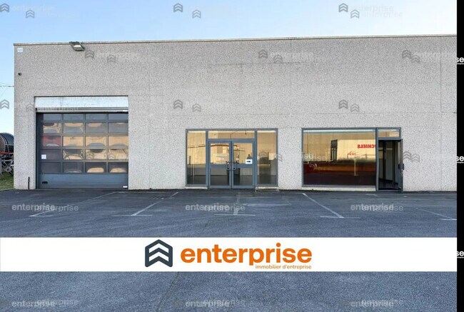 Plus de détails pour Local d'activités à louer