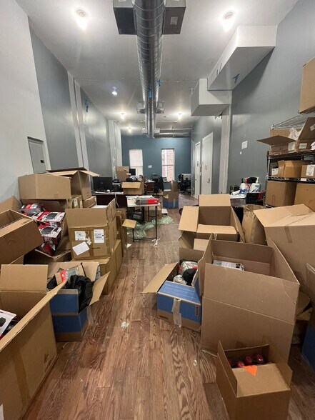 702 De Kalb Ave, Brooklyn, NY à louer - Photo de l’immeuble – Image 3 sur 8