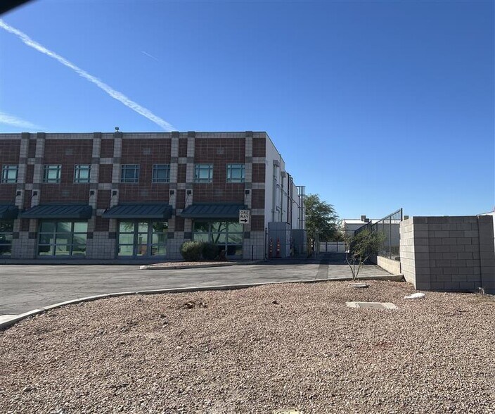 4635 Andrews St, North Las Vegas, NV à vendre - Photo de l’immeuble – Image 3 sur 21