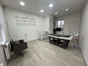 402 Bradford Rd, Batley à louer Photo intérieure– Image 1 sur 2