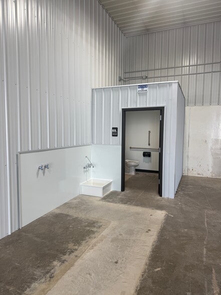 W1968 Industrial Dr, Freedom, WI à louer - Photo intérieure – Image 3 sur 6