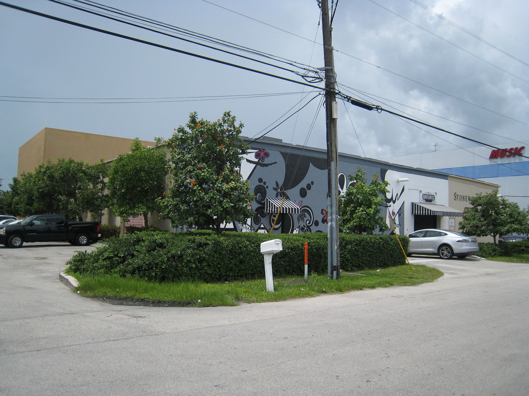 6830-6840 SW 81st Ter, Miami, FL à louer Photo principale– Image 1 sur 12