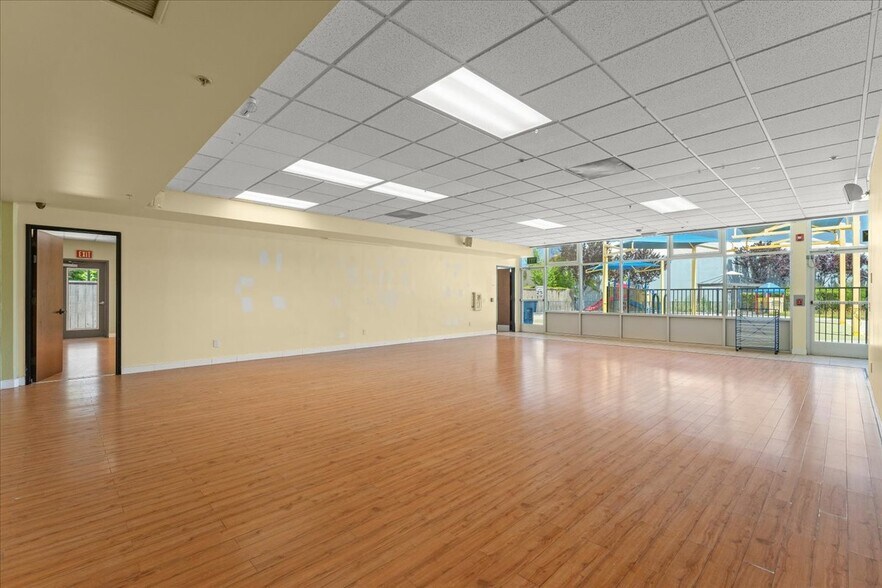 991 Commercial St, Palo Alto, CA à louer - Photo de l’immeuble – Image 3 sur 17